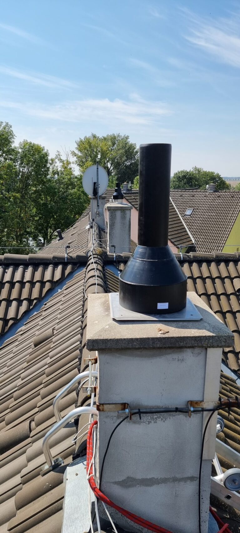 Vložkovanie troch komínov v bytovom dome pre kondenzačné kotly